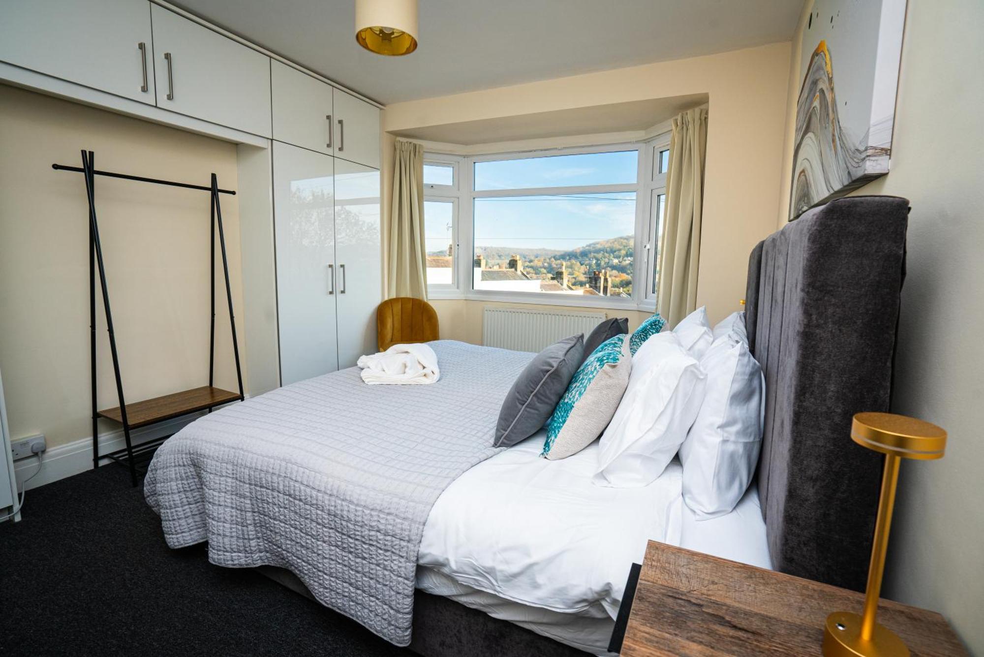 Haven Hotel Бат Екстериор снимка